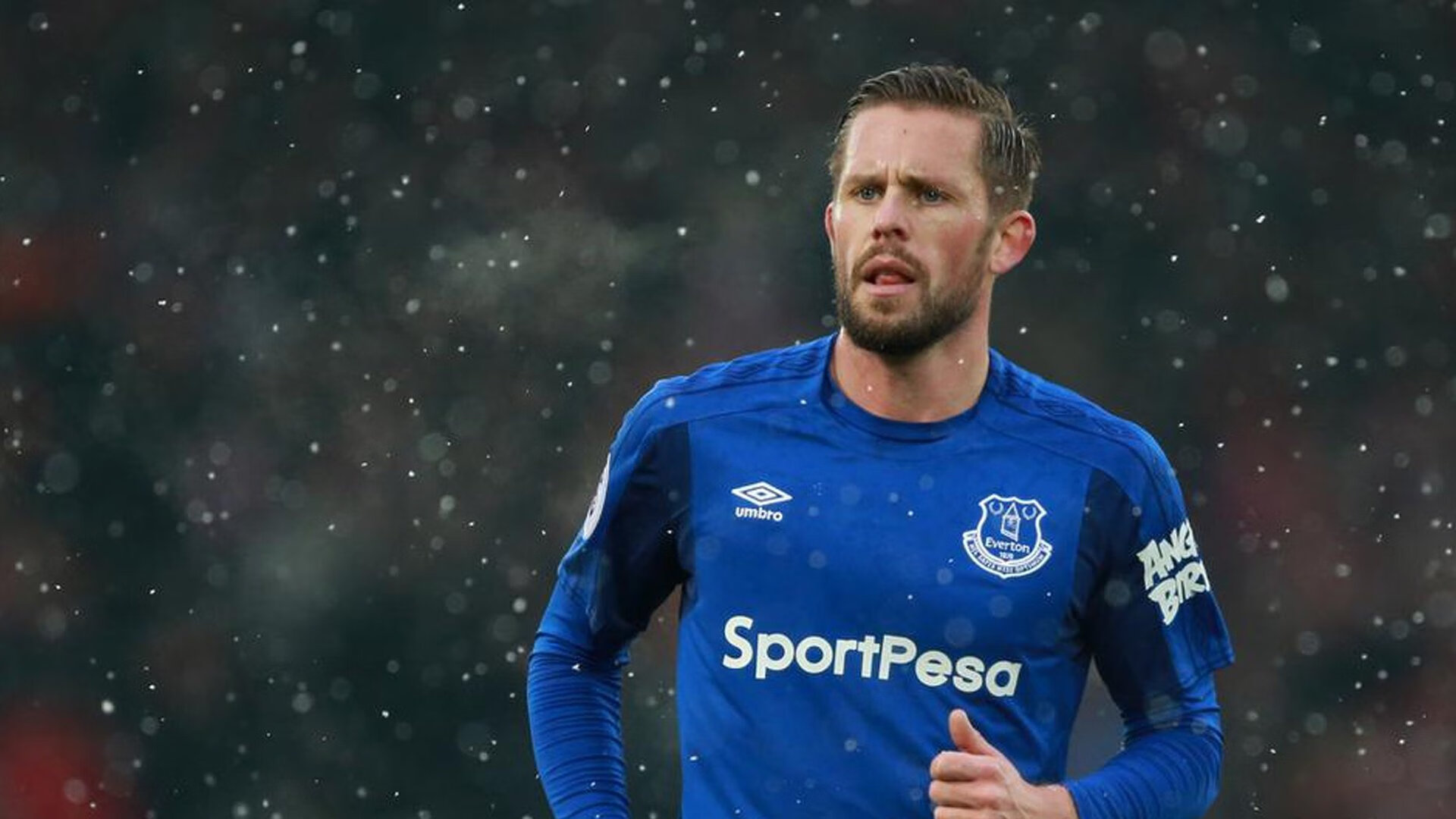 波兰险胜苏格兰,晋级淘汰赛资格在望,波兰球苏格兰